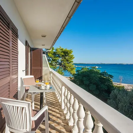 Beachfront Liveric Appartement