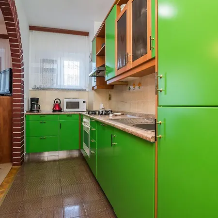 Beachfront Liveric Apartman Vir