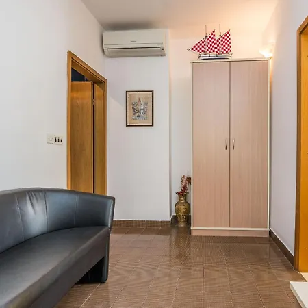 Beachfront Liveric Appartement