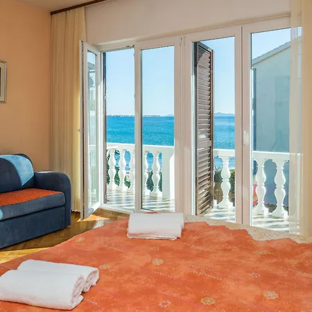 Apartman Beachfront Liveric Vir