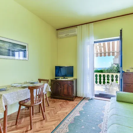 Beachfront Liveric Appartement *