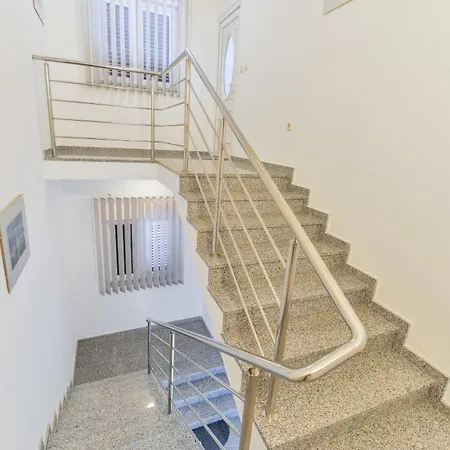 Beachfront Liveric Apartman *