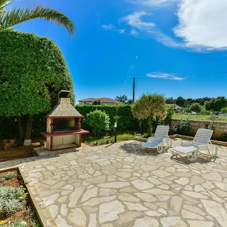 Beachfront Liveric * Vir