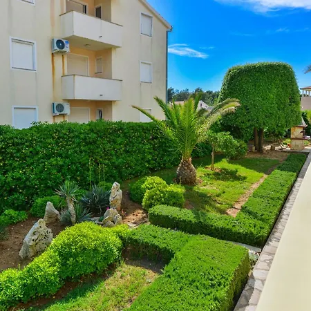 Apartman Beachfront Liveric