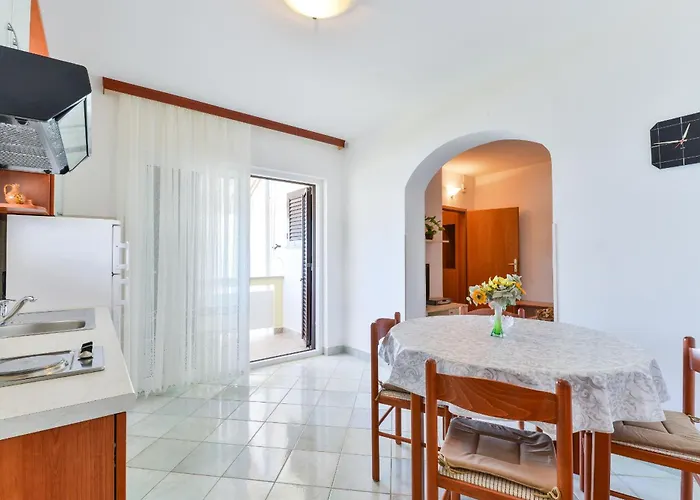 Beachfront Liveric Apartman