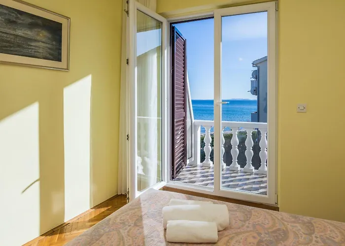 Beachfront Liveric Apartman