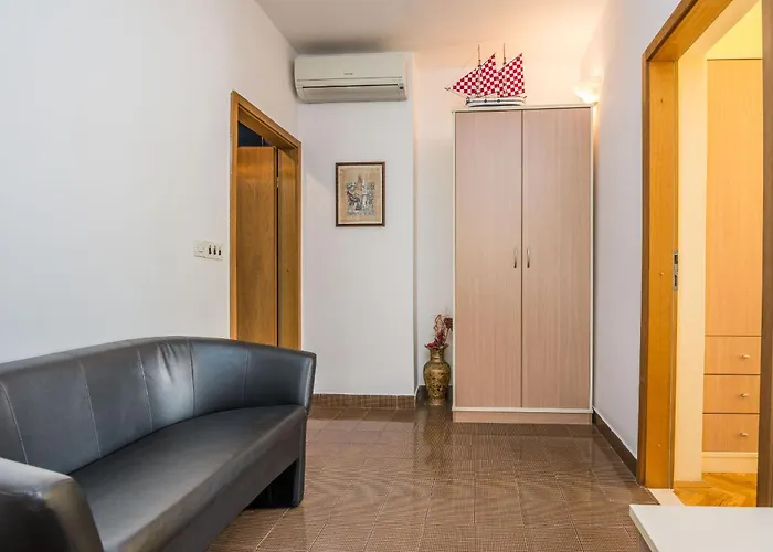 Beachfront Liveric Apartman