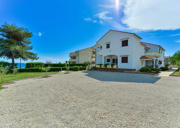 Beachfront Liveric Apartman