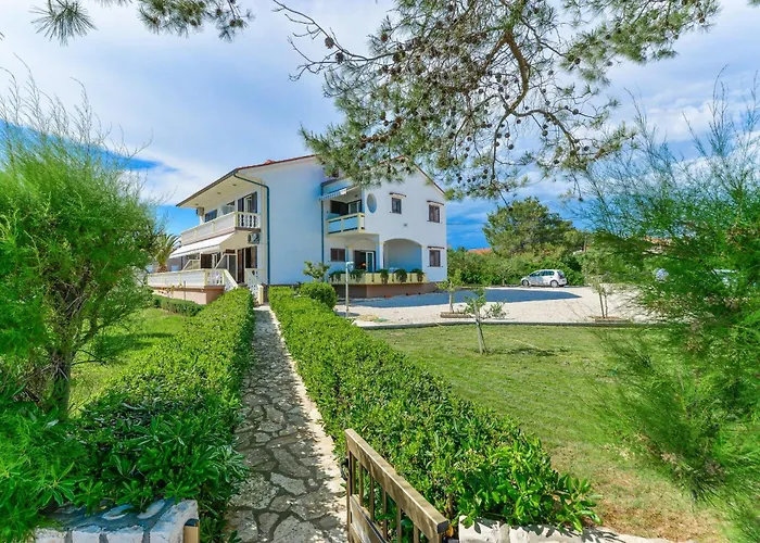 Beachfront Liveric Apartman