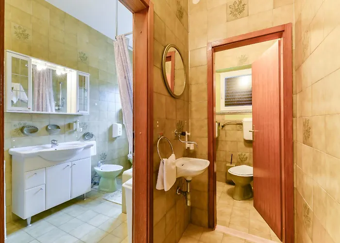 Beachfront Liveric Apartman Vir