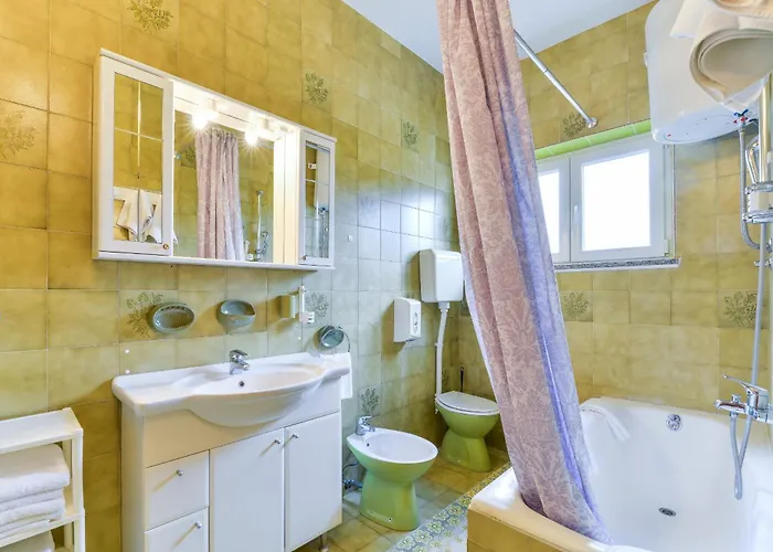 Beachfront Liveric Apartman