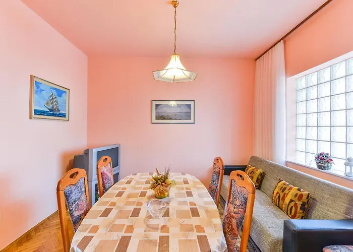 Beachfront Liveric Apartman Vir