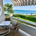 Appartamento Beachfront Liveric *