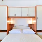 Beachfront Liveric Appartamento Vir