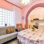 Beachfront Liveric Appartamento Vir