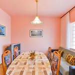 Beachfront Liveric Appartamento Vir