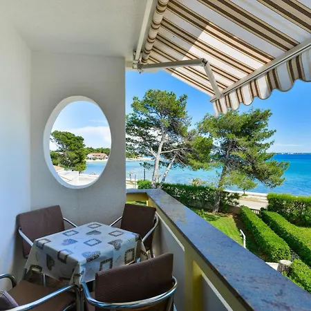 Beachfront Liveric * ויר