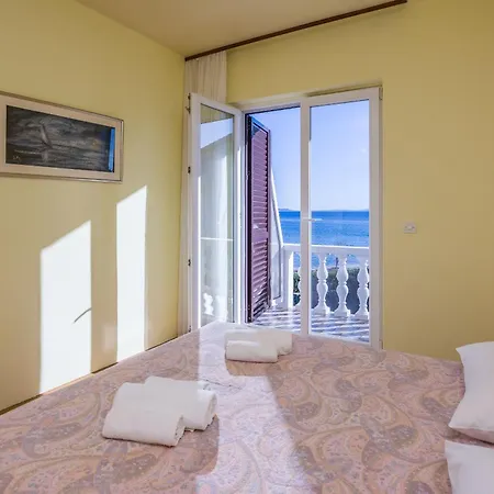 Beachfront Liveric ויר