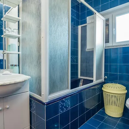 Beachfront Liveric *