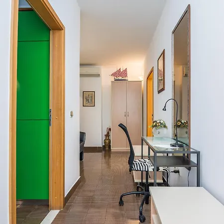 Beachfront Liveric ויר