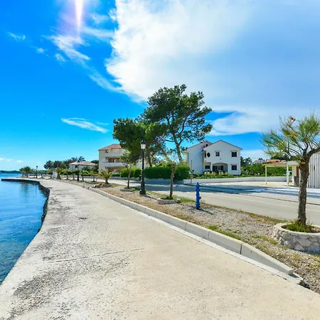 Beachfront Liveric ויר