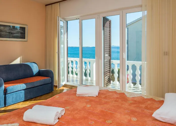 Апартаменты Beachfront Liveric Вир