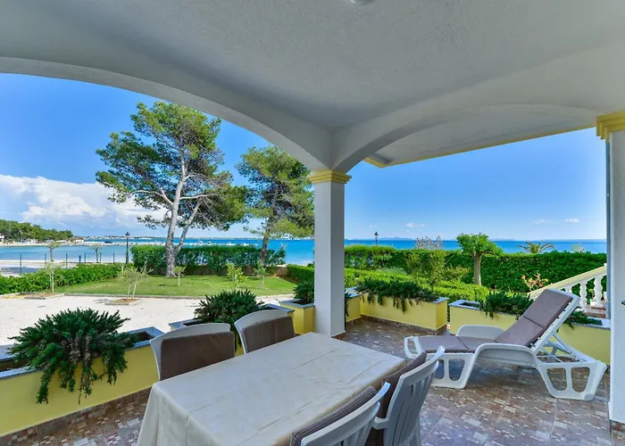 Апартаменты Beachfront Liveric