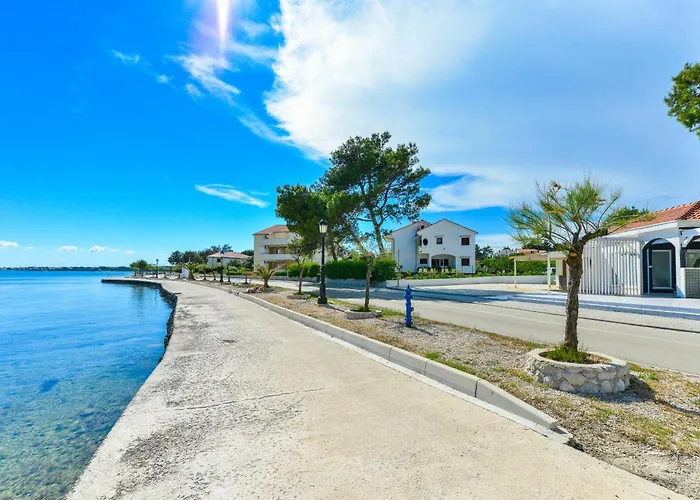 Beachfront Liveric Вир